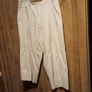 WHITE STAG LADIES CAPRIS. SIZE LADIES  18.